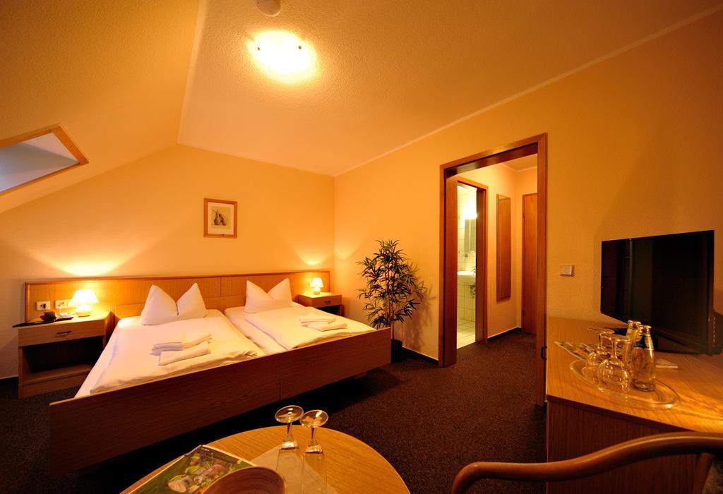 Waldhotel Bad Bibra Buitenkant foto